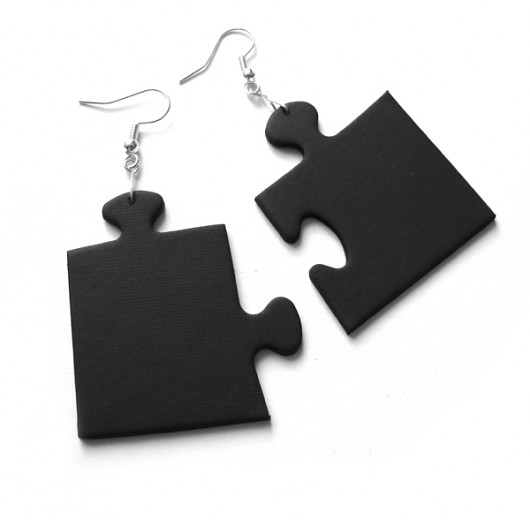 p 13 felt label