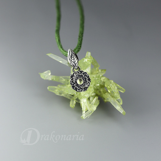 wisiory Ogród miniatur - wisiorek z perydotem