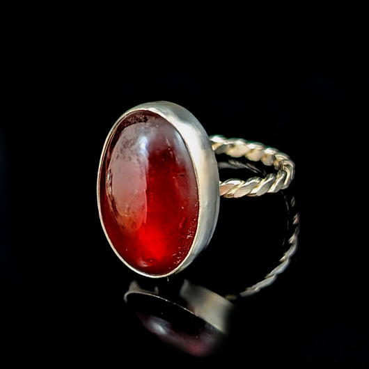 pierścionki srebrne Pierścionek soczysty z granatem