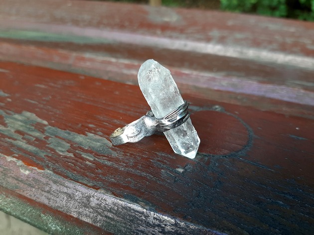 Winter is coming - pierścionek regulowany po drugiej stronie lustra