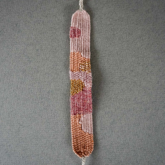 bransoletki na sznurku Bransoletka handmade, ręcznie robiona na krośnie w odcieniach różu