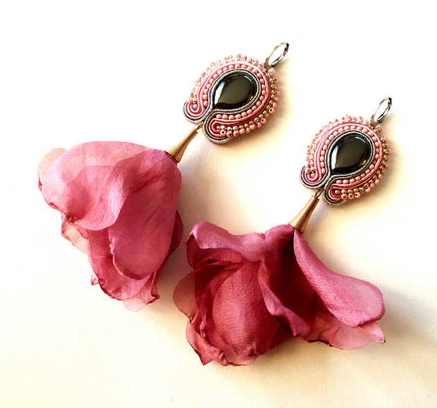 kolczyki soutache Sutaszowe kolczyki  ROSE z kwiatami _ KOLEKCJA 2023