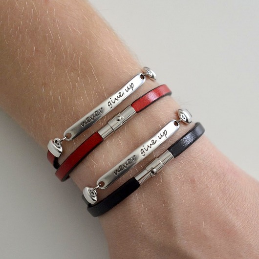 bransoletki skórzane NEVER GIVE UP 2 bransoletki dla pary