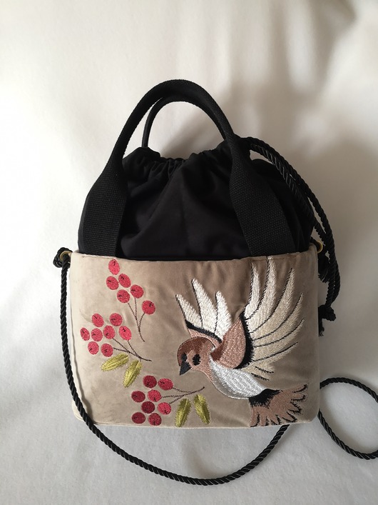 torebki do ręki Torba kuferek z haftem, torebka z wróblem