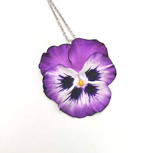 wisiory Naszyjnik z bratkiem, biżuteria handmade, glina polimerowa, stal nierdzewna