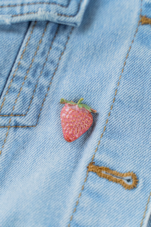 broszki Ceramiczna broszka TRUSKAWKA