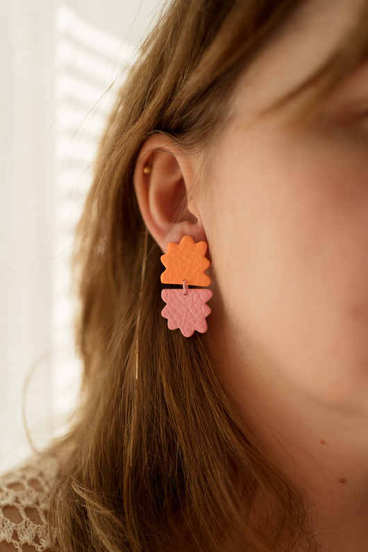 kolczyki z masy plastycznej Dwukolorowe sztyfty z fakturą