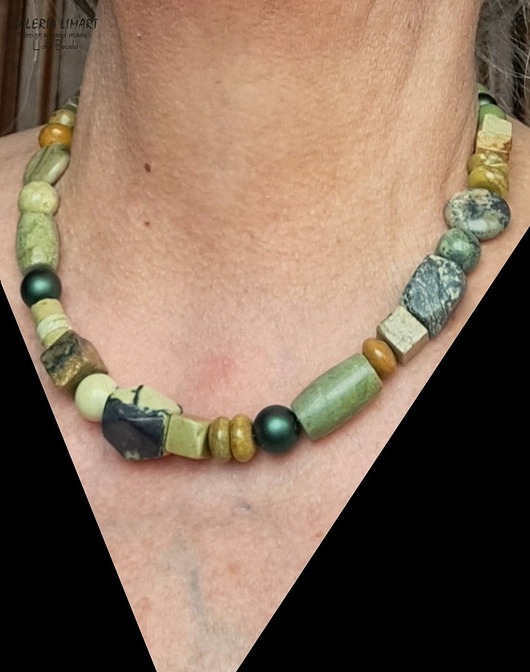 korale Na elegancko i unikatowo Naszyjnik z mixu specjalnie dobranych zielonych kamieni