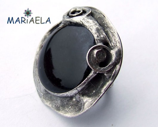 ZACZAROWANA CZERŃ MARIAELA
