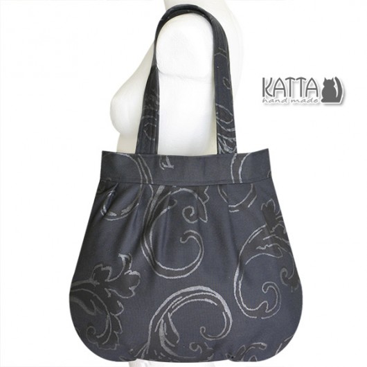silver on black llI Katta