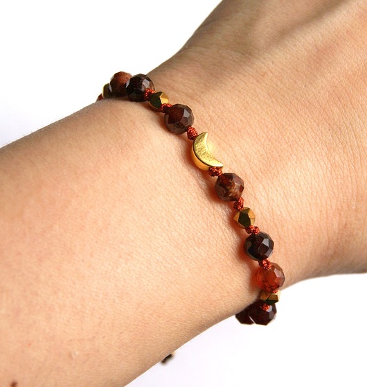 bransoletki z kamieni naturalnych Amulet LUNULA - energia - GRANAT hessonit