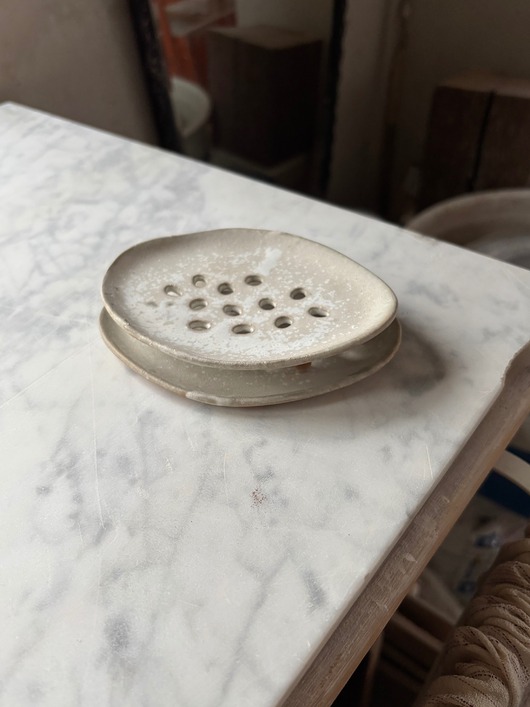 mydelniczki Ceramiczna Mydelniczka Owalna z Odpływem Milky Romantic