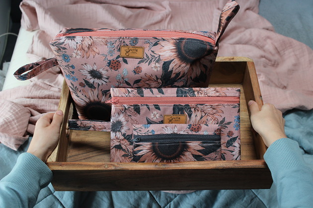 kosmetyczki Komplet 3 kosmetyczek wodoodpornych- Słoneczniki