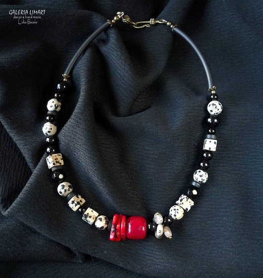 korale Elegancki naszyjnik z jaspisu dalmatyńskiego, korala i krzemienia Handmade