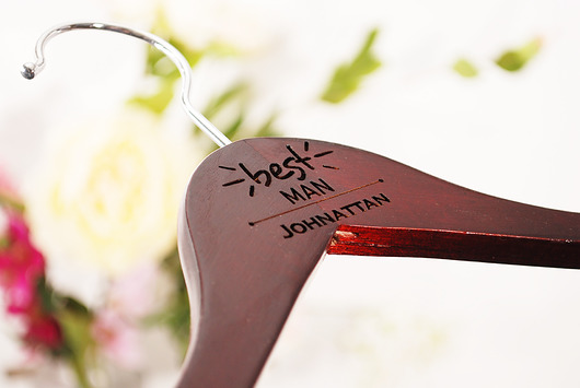 Ślubny wieszak personalizowany dla świadka MoodForWoodBridal