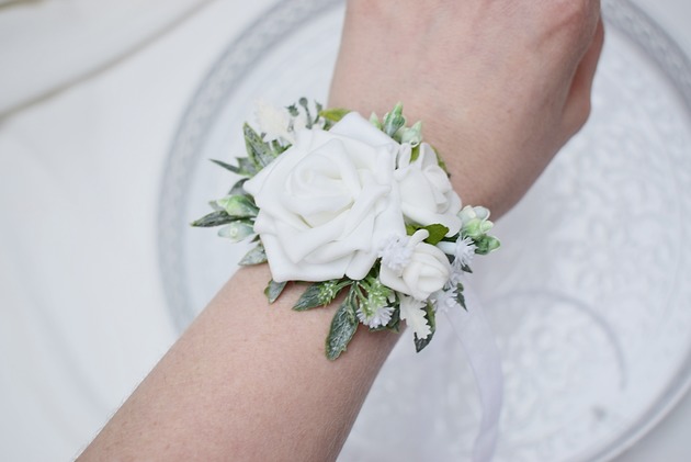 komunia - pozostałe Bransoletka z kwiatów komunia biel