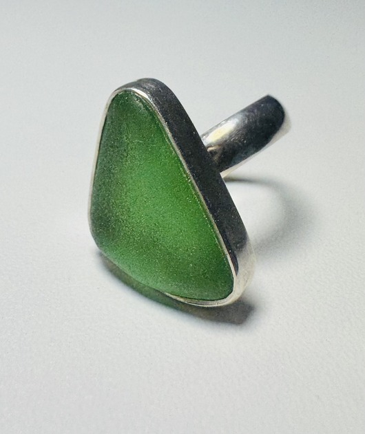 pierścionki srebrne Srebrny pierścionek regulowany ze szkłem morskim