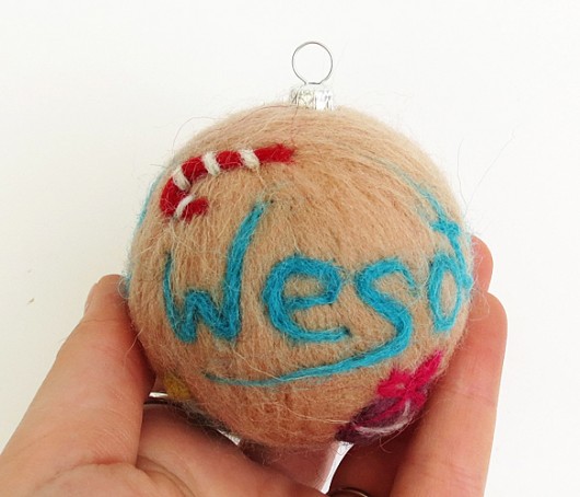 wesołych świąt - bombka  DoraHand