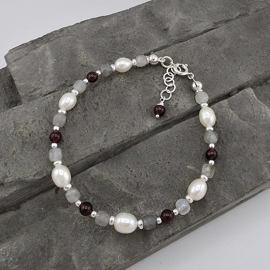 bransoletki srebrne Bransoletka srebrna z perłami, labradorytem, granatem