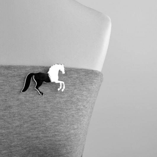broszki MirrorHorse 