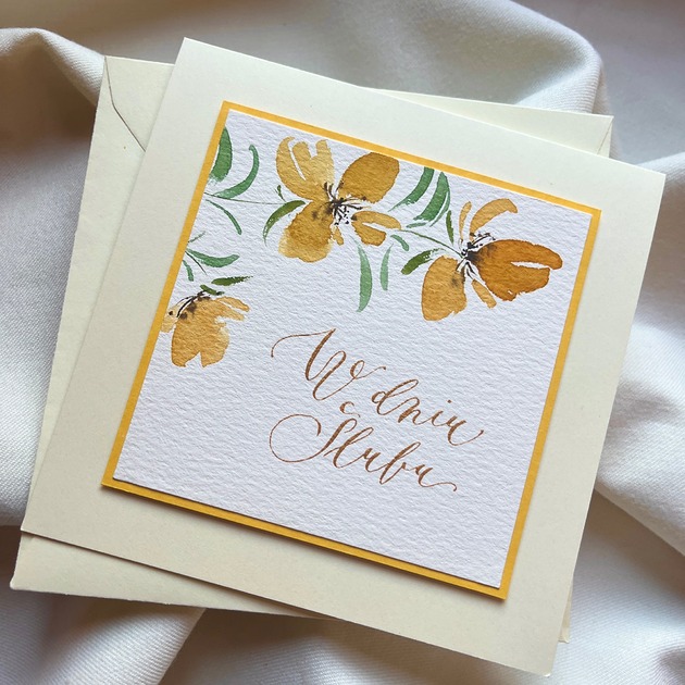 kartki scrapbooking Kartka ślubna ręcznie malowana i kaligrafowana z żółtymi kwiatami