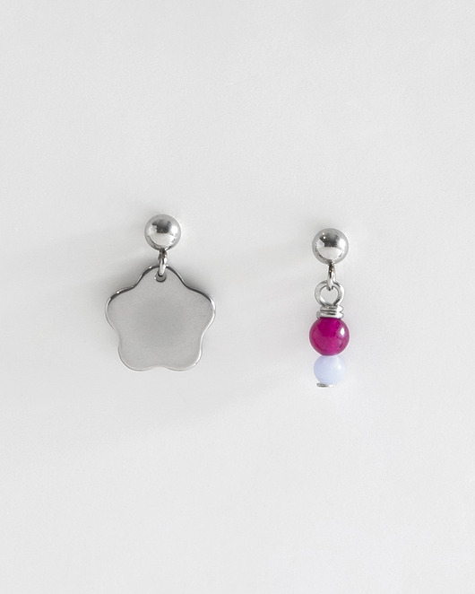 kolczyki z kamieniami Srebrne kolczyki sztyfty z kwiatkiem i kamieniami