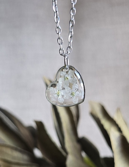 wisiory Unikatowe białe niezapominajki wisiorek zawieszka kwiaty serce serduszko