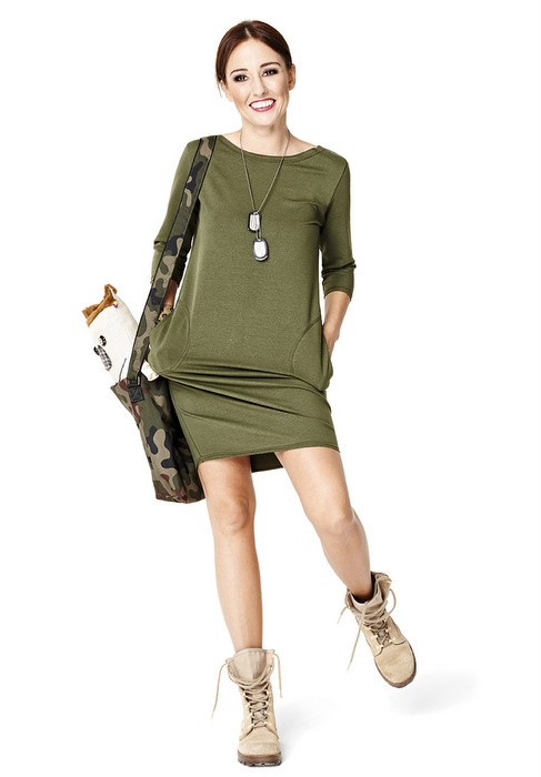 Dresowa sukienka taliowana zieleń militarna Stylowo