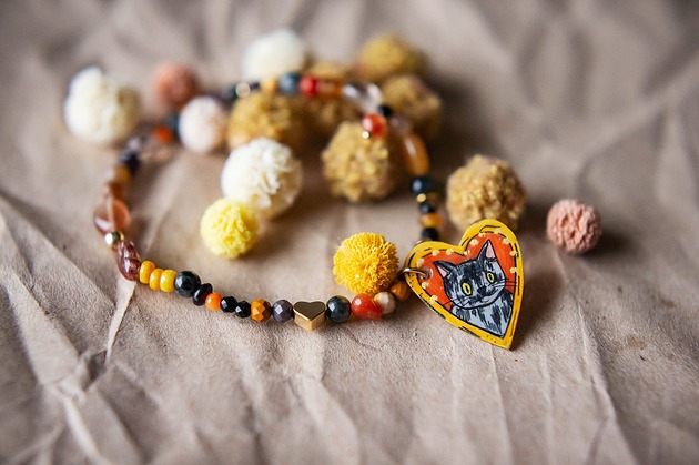 bransoletki - inne Bransoletka z naturalnych kamieni z portrecikiem kotki szylkretki