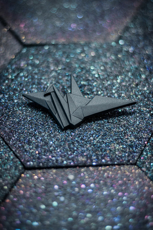 Broszka Porcelanowa Origami Żuraw Czarna StehlikDesign