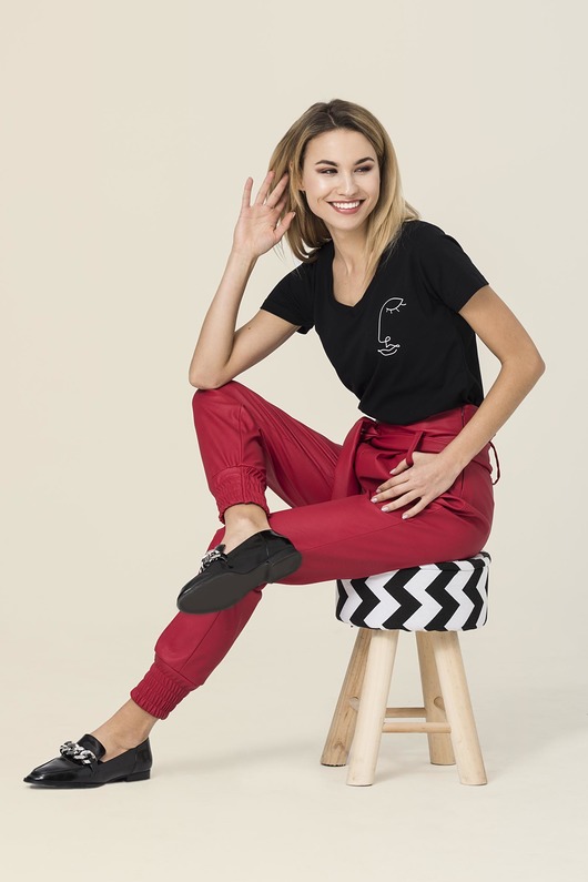 Koszulka z dekoltem typu v-neck CZARNA Blush Love