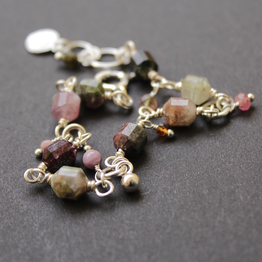 bransoletki z kamieni naturalnych Turmaliny jak malowane