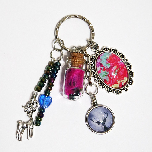 breloki Breloczek - Jeleń, róże, fiolka