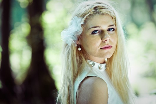 Piękne kremowe kwiaty z organzy - ecru - 054 Liliana Krokodylu