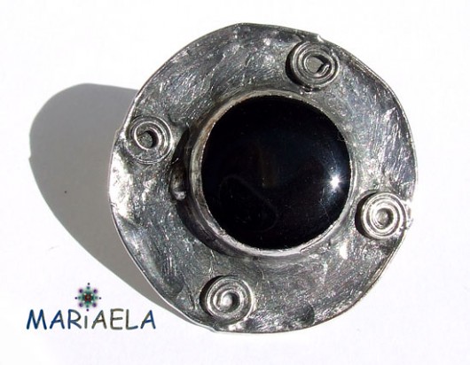 CZARNA SYMETRIA MARIAELA