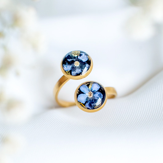 pierścionek z żywicy Pierścionek z niezapominajkami