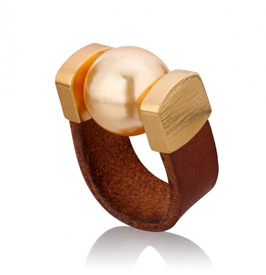 Gold Pearl Ring Joccos Design