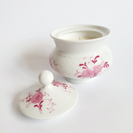 świeczniki i świece Świeca sojowa w zabytkowej cukiernicy