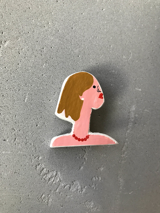 Broszka Kobieta ELEMTHEBRAND