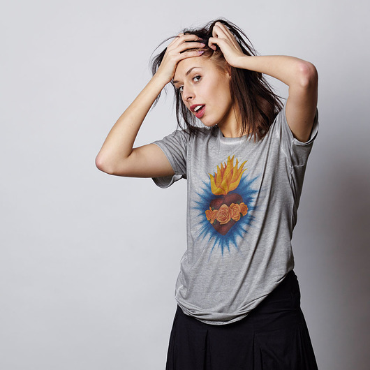 HEART IN FLAME szary unisex z sercem YURCOV
