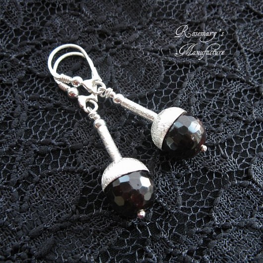 Granat w czapce by Matusevic