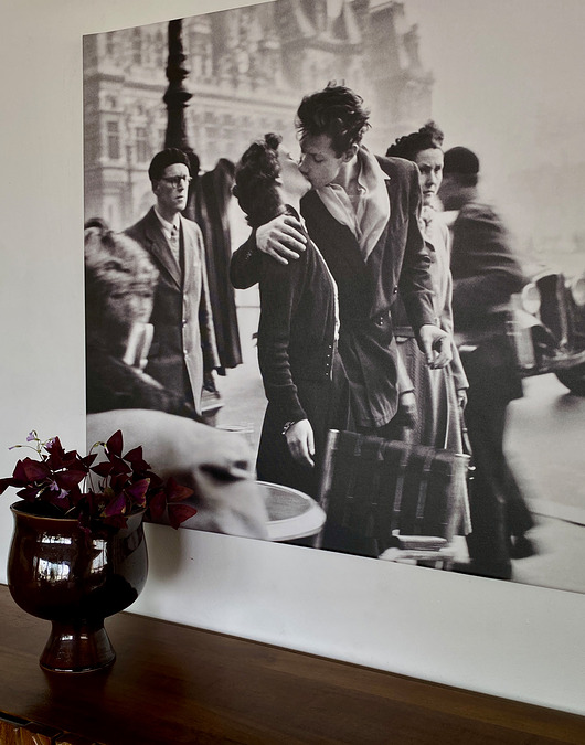 obrazy Najsłynniejszy pocałunek świata - reprodukcja zdjęcia Roberta Doisneau