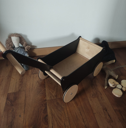 klocki i zabawki drewniane DISAR Drewniany wózek do ciągnięcia z dyszlem