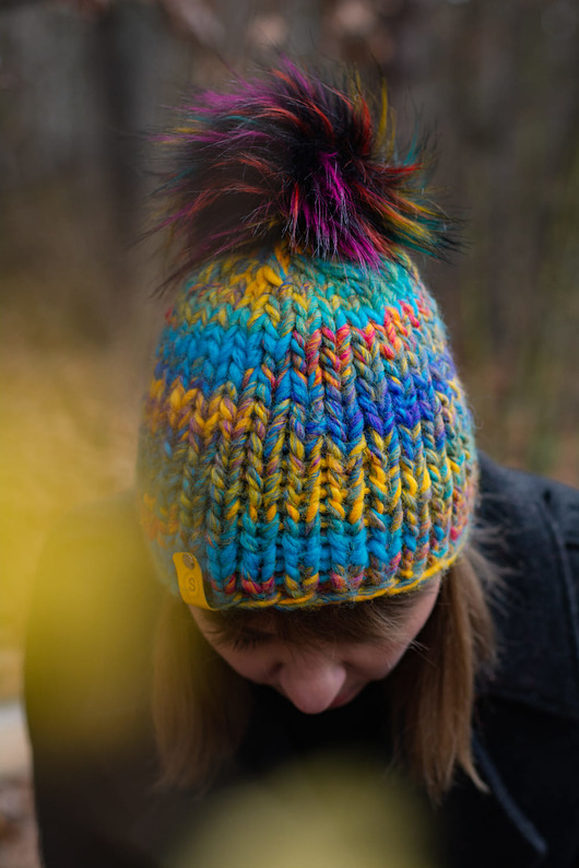 czapki damskie Kolorowa czapka JOY z pomponem