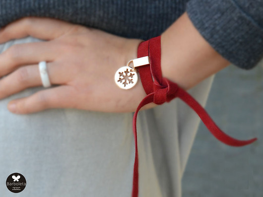 red snowflake suede barboleta