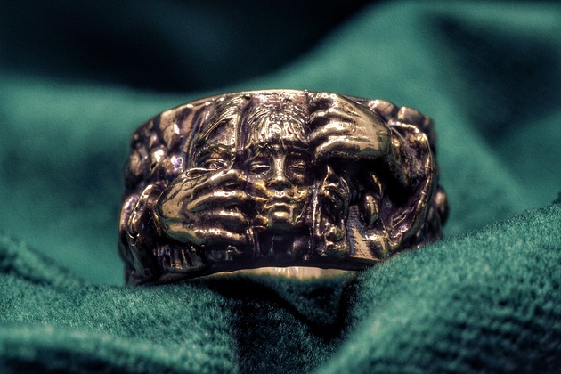 pierścionki - różne "Szukam człowieka" - artystyczny pierścień z brązu