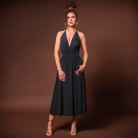 sukienki maxi damskie Czarna rozkloszowana sukienka - Betty