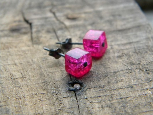 kolczyki wire wrapping kostki mocnoróżowe większe