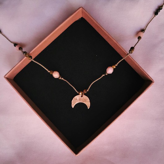 wisiory Naszyjnik lunula i różowy opal