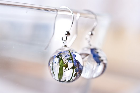 Kolczyki z kwiatami - żywica, srebro, niezapomin So Jewelry